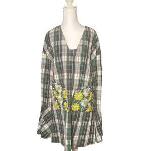 Ziztar Scottish Plaid Loose Appliquéd Daisy Pocket Medium Bell Sleeve Dress